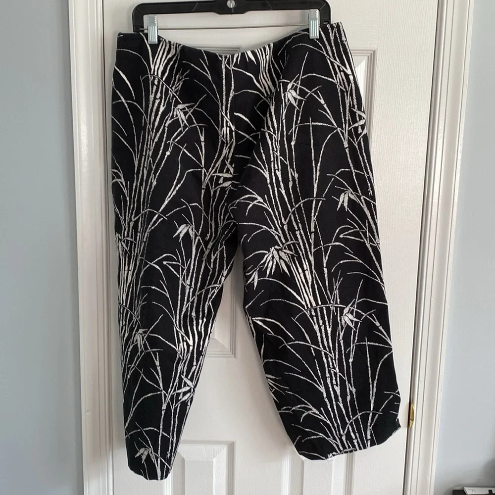 Talbots Black & White Bamboo Printed Capris Crop Pants Size 16W Petite